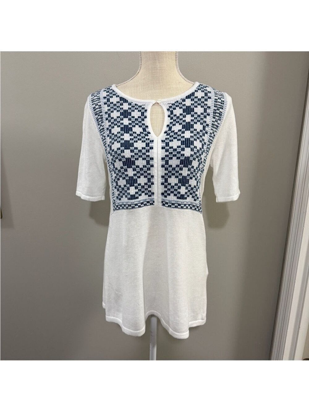 J. Jill Linen Blend White Knit Tunic with Blue Geometric Design. Size XS